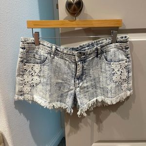 Missimo denim distressed shorts size 14/32